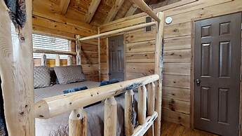 Evie's Mountain Castle 2 Bedroom Cabin by RedAwning