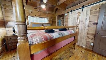 Evie's Mountain Castle 2 Bedroom Cabin by RedAwning
