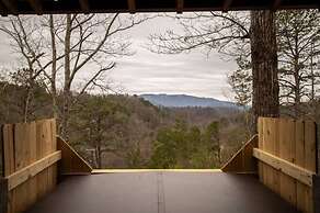 Evie's Mountain Castle 2 Bedroom Cabin by RedAwning