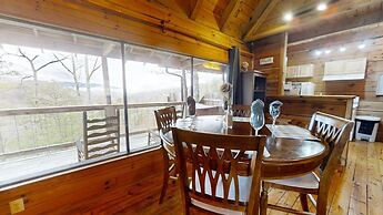 Evie's Mountain Castle 2 Bedroom Cabin by RedAwning