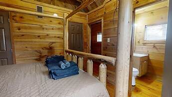 Evie's Mountain Castle 2 Bedroom Cabin by RedAwning