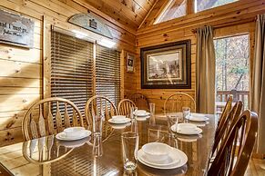 Enchanted View Lodge 3 Bedroom Cabin by RedAwning