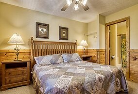 Enchanted View Lodge 3 Bedroom Cabin by RedAwning
