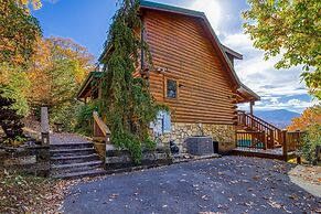 Enchanted View Lodge 3 Bedroom Cabin by RedAwning