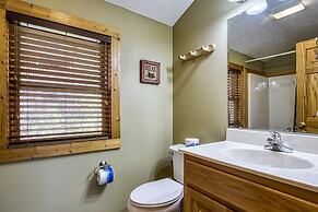 Enchanted View Lodge 3 Bedroom Cabin by RedAwning