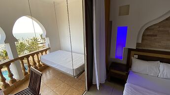 Lux Suites Eden Seafront Apartments