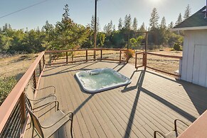 Waterfront Mariposa Vacation Rental w/ Hot Tub