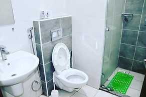 Lux Suites Silverstone  Apartments