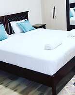 Lux Suites Silverstone  Apartments