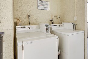 Sandy Shores Condo Across From Johns Pass!