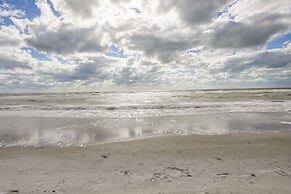 Sandy Shores Condo Across From Johns Pass!