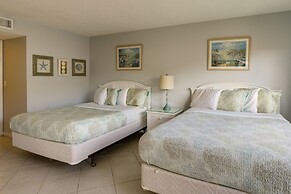 Sandy Shores Condo Across From Johns Pass!