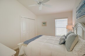 Community Pool & Tennis Court: Gem in The Villages