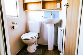 Captivating 6-person Caravan in Rhyl