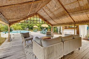 Mount Dora Home: Private Pool, Spa & Tropical Bar!