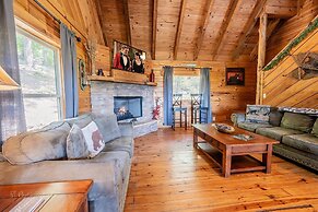 Hunter's Hideaway 2 Bedroom Cabin by RedAwning