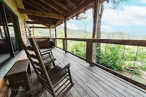 Hunter's Hideaway 2 Bedroom Cabin by RedAwning