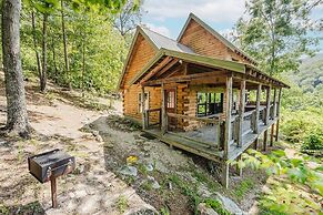 Hunter's Hideaway 2 Bedroom Cabin by RedAwning