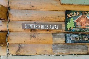Hunter's Hideaway 2 Bedroom Cabin by RedAwning