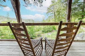 Hunter's Hideaway 2 Bedroom Cabin by RedAwning