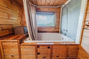 Hunter's Hideaway 2 Bedroom Cabin by RedAwning