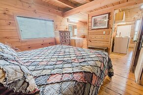 Hunter's Hideaway 2 Bedroom Cabin by RedAwning