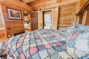 Hunter's Hideaway 2 Bedroom Cabin by RedAwning