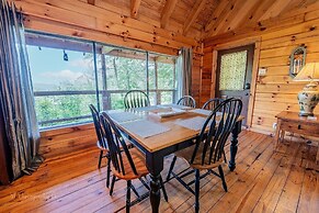 Hunter's Hideaway 2 Bedroom Cabin by RedAwning