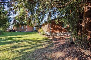 Pet-friendly Kent Vacation Rental, Walk to Lake!