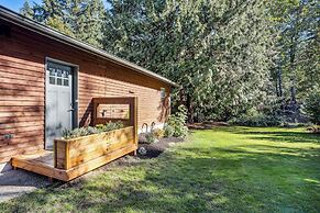 Pet-friendly Kent Vacation Rental, Walk to Lake!