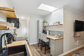 Pet-friendly Kent Vacation Rental, Walk to Lake!