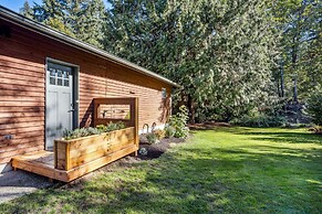 Pet-friendly Kent Vacation Rental, Walk to Lake!