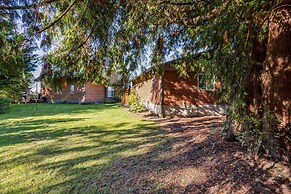 Pet-friendly Kent Vacation Rental, Walk to Lake!