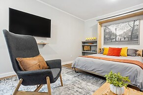 Pet-friendly Kent Vacation Rental, Walk to Lake!