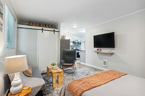 Pet-friendly Kent Vacation Rental, Walk to Lake!