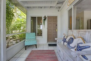 Walk to Ocean: Chic Deerfield Beach Cottage!