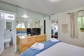 Walk to Ocean: Chic Deerfield Beach Cottage!