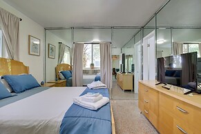 Walk to Ocean: Chic Deerfield Beach Cottage!