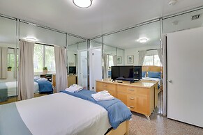 Walk to Ocean: Chic Deerfield Beach Cottage!