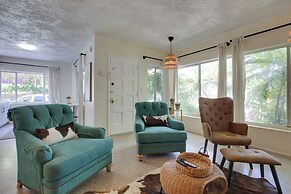 Walk to Ocean: Chic Deerfield Beach Cottage!