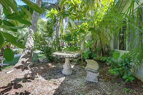 Walk to Ocean: Chic Deerfield Beach Cottage!