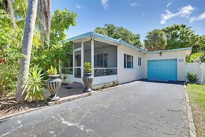 Walk to Ocean: Chic Deerfield Beach Cottage!
