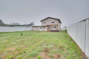 Crescent City Home w/ Hot Tub: Half-block to Beach