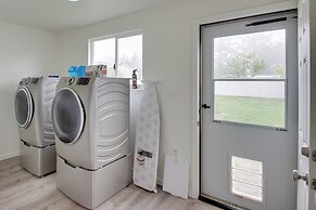 Crescent City Home w/ Hot Tub: Half-block to Beach