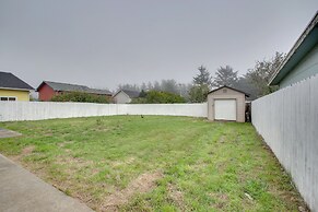 Crescent City Home w/ Hot Tub: Half-block to Beach