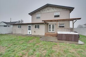 Crescent City Home w/ Hot Tub: Half-block to Beach