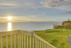 Oceanfront Kenai Villa w/ Fireplace & Deck