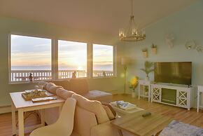 Oceanfront Kenai Villa w/ Fireplace & Deck