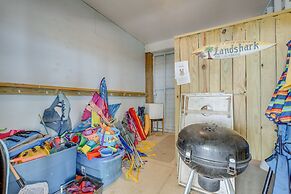 Galveston Home w/ Outdoor Shower: Steps to Beach!