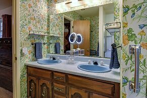 Vintage Chipley Getaway on Large Private Property